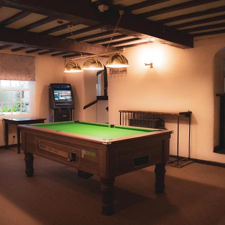 The Lion Hotel Llansantffraid-ym-Mechain Bagian luar foto