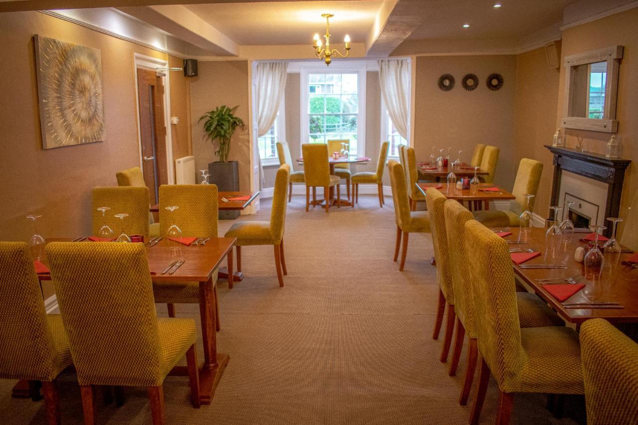 The Lion Hotel Llansantffraid-ym-Mechain Bagian luar foto