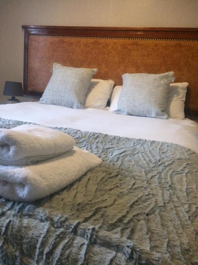 The Lion Hotel Llansantffraid-ym-Mechain Bagian luar foto