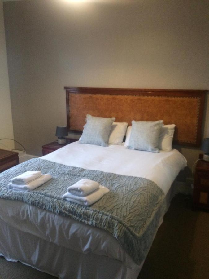 The Lion Hotel Llansantffraid-ym-Mechain Bagian luar foto