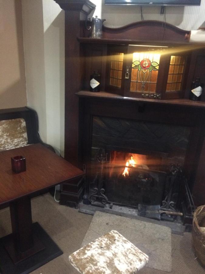 The Lion Hotel Llansantffraid-ym-Mechain Bagian luar foto