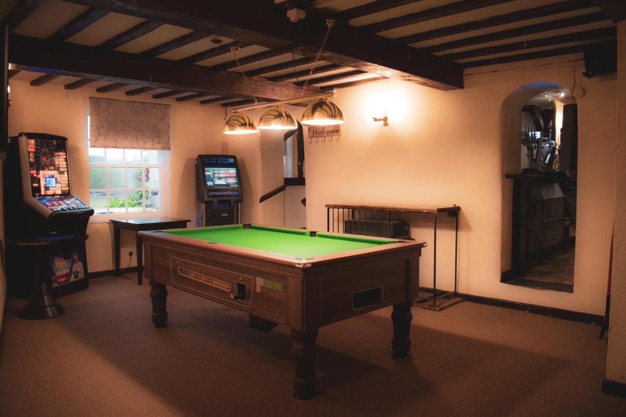 The Lion Hotel Llansantffraid-ym-Mechain Bagian luar foto